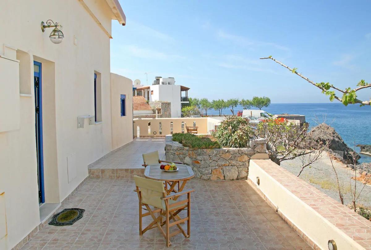 On The Beach Apartments Khóra Sfakíon Eksteriør billede