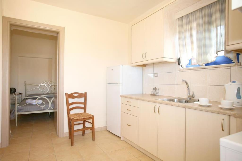 On The Beach Apartments Khóra Sfakíon Eksteriør billede